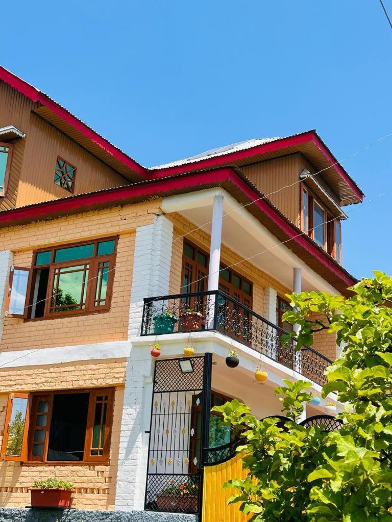 Sheen Homestay Gulmarg Exterior photo
